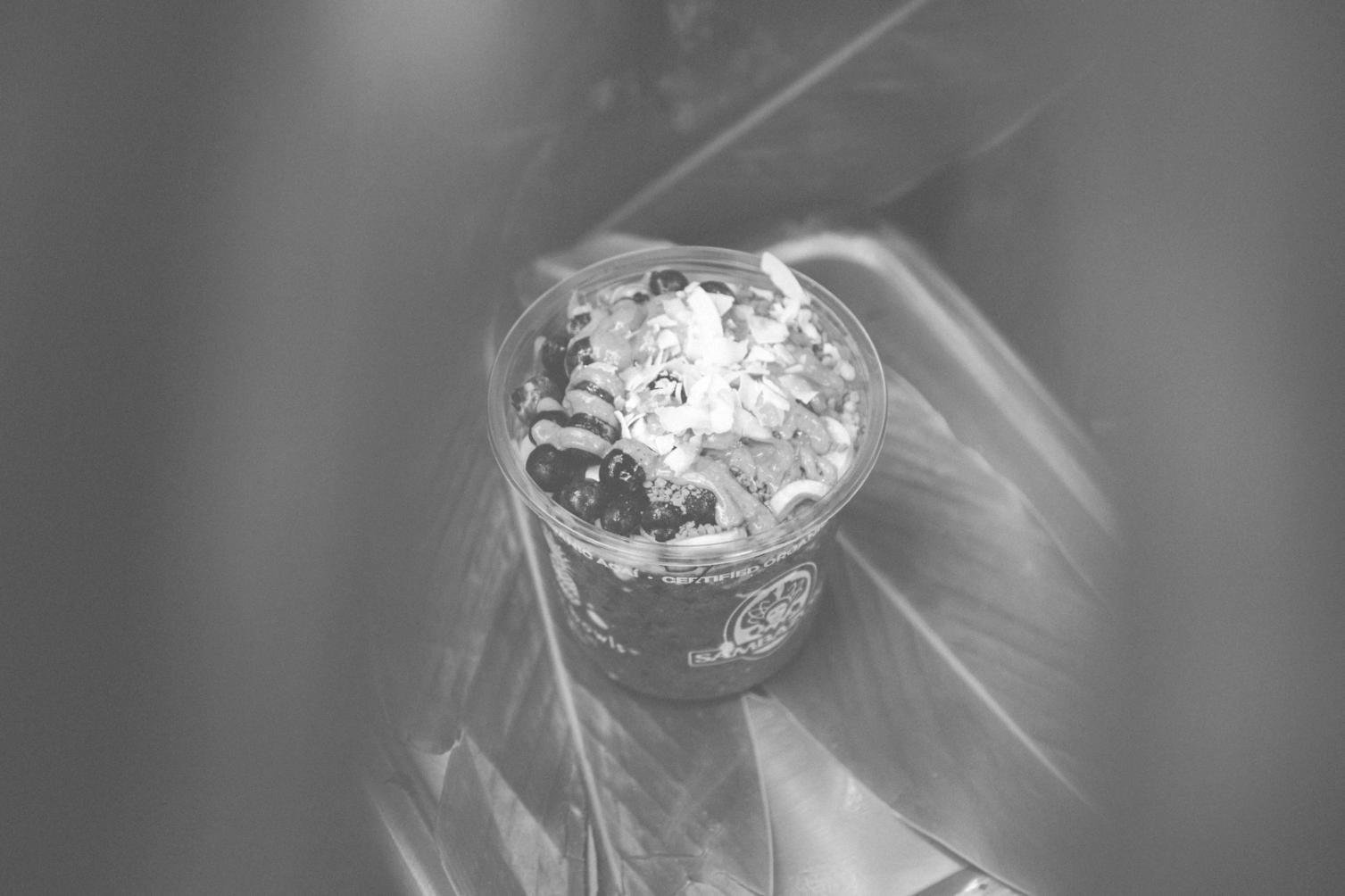 Ingredientes frescos y naturales dispuestos para preparar comidas nutritivas